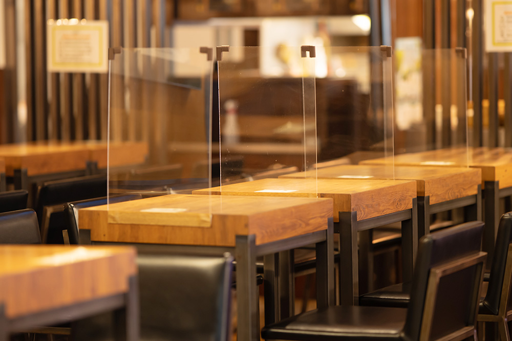 居酒屋のアクリルパーテーション