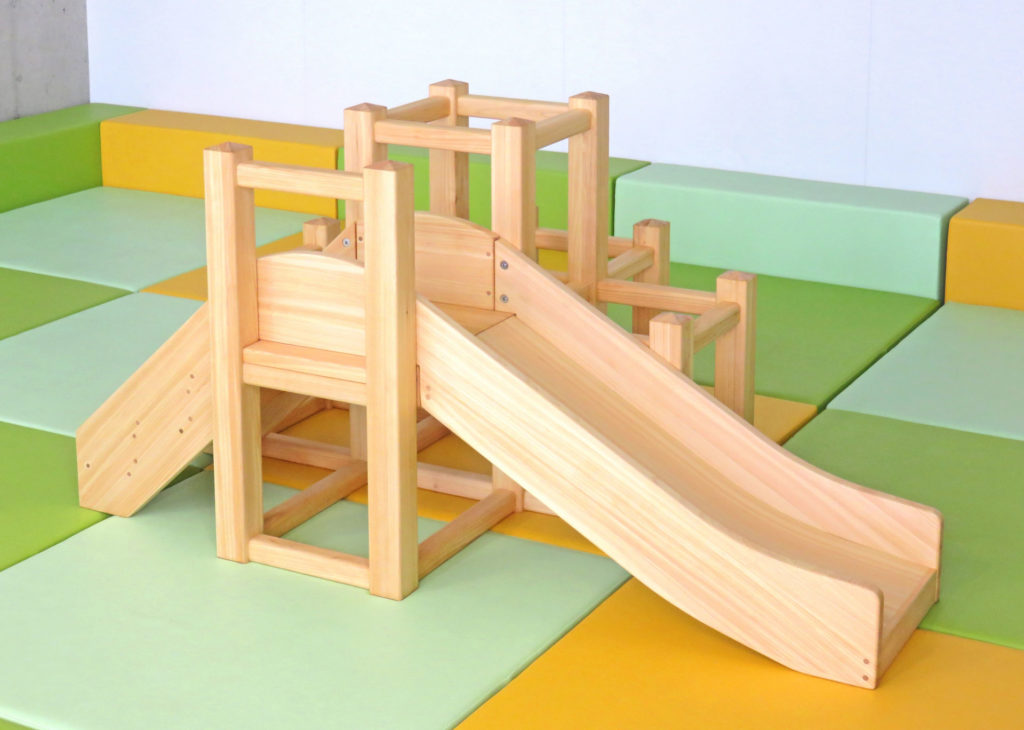 木製の遊具
