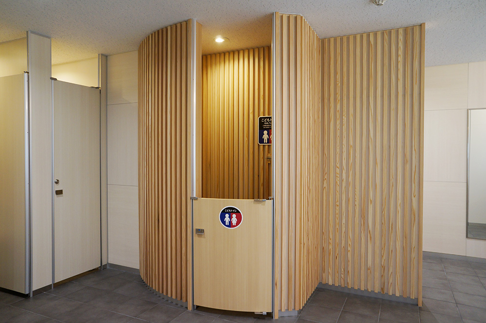製作事例子供用トイレの間仕切り